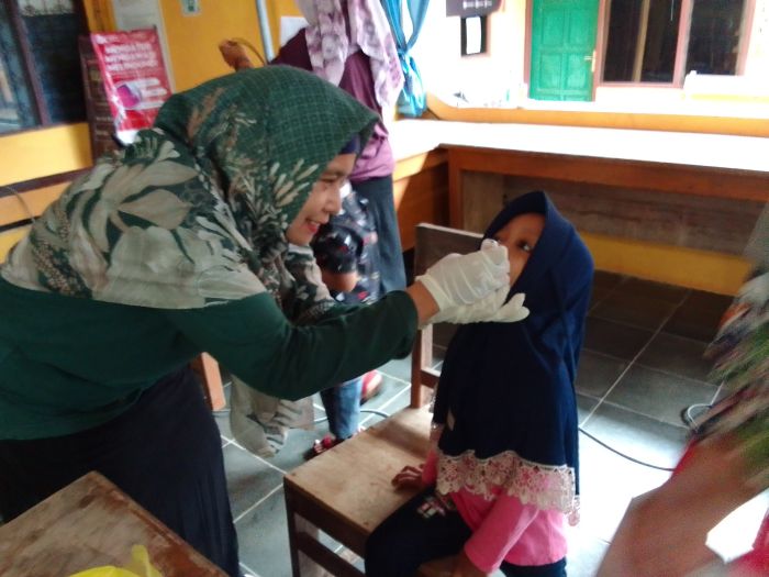  Pekan Imunisasi Nasional Polio Guna Mencegah Penularan Virus Polio di Desa Kejawang 01