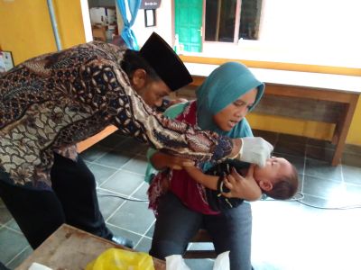 Pekan Imunisasi Nasional Polio Guna Mencegah Penularan Virus Polio di Desa Kejawang